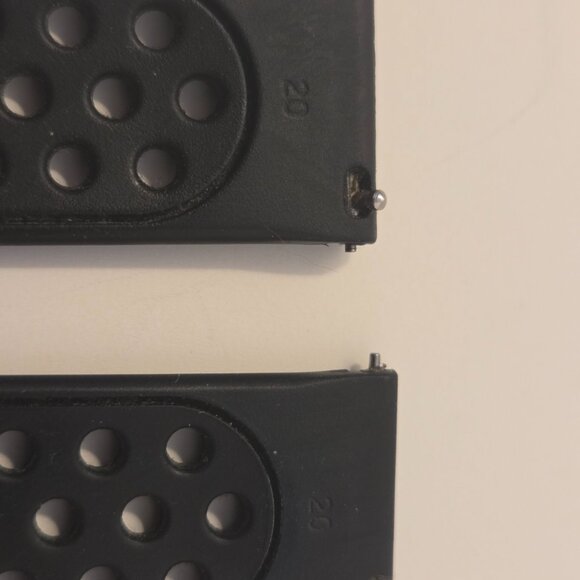 Black Silicone Universal Watch Band, 20mm - Picture 9 of 9